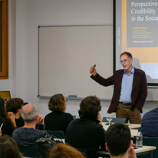 Guido Imbens delivers a public lecture at CEMFI